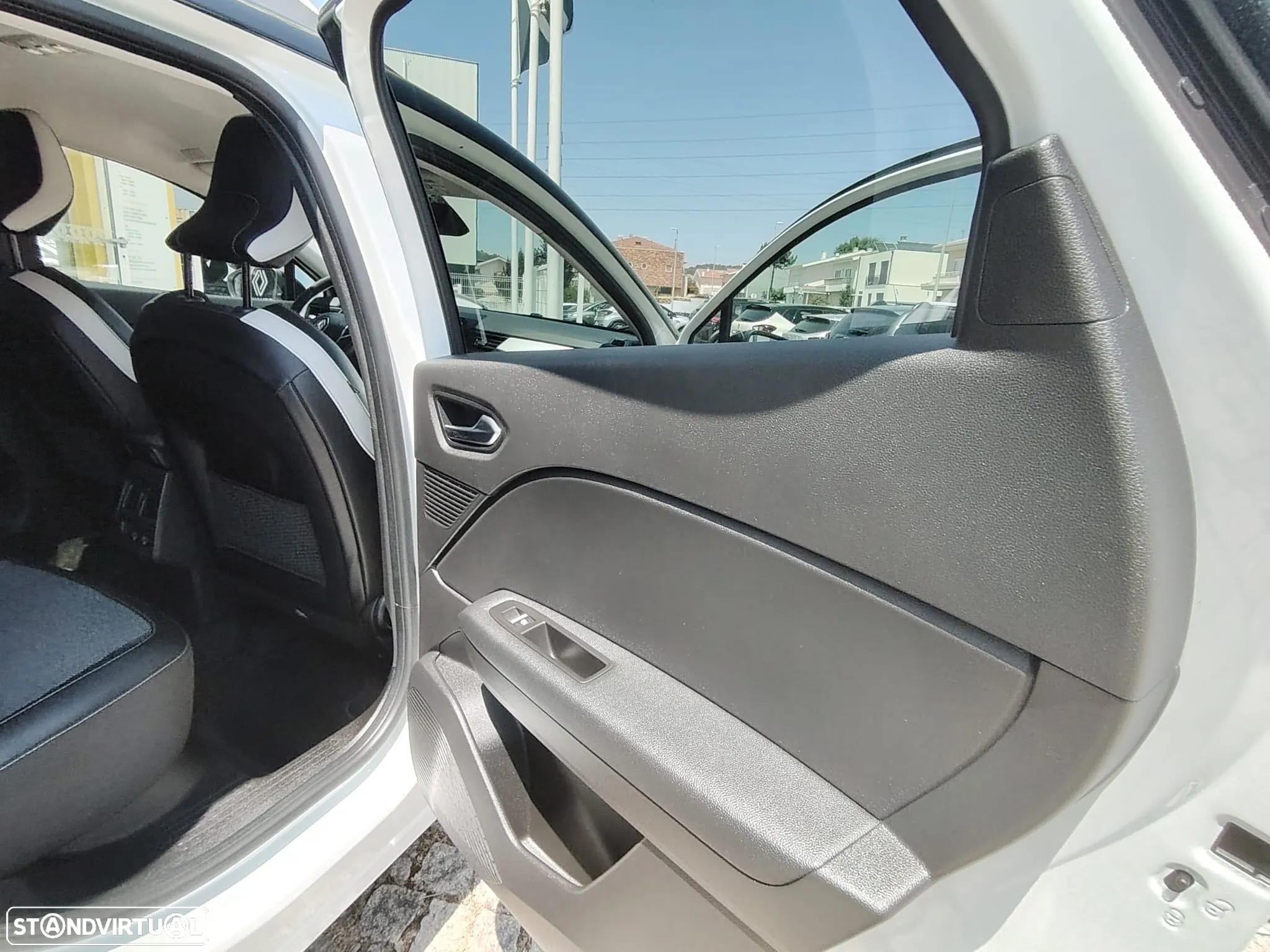 Renault Captur 1.0 TCe Techno Bi-Fuel - 28