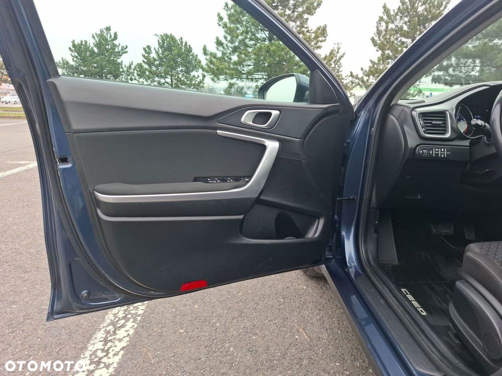 Kia Ceed - 10