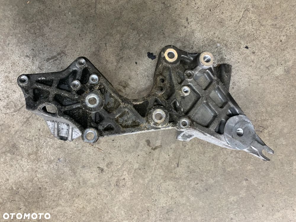 łapa podstawa mocowanie pompy wtryskowej 059130147P A6 C6 FL Lift 2.7 TDI - 2