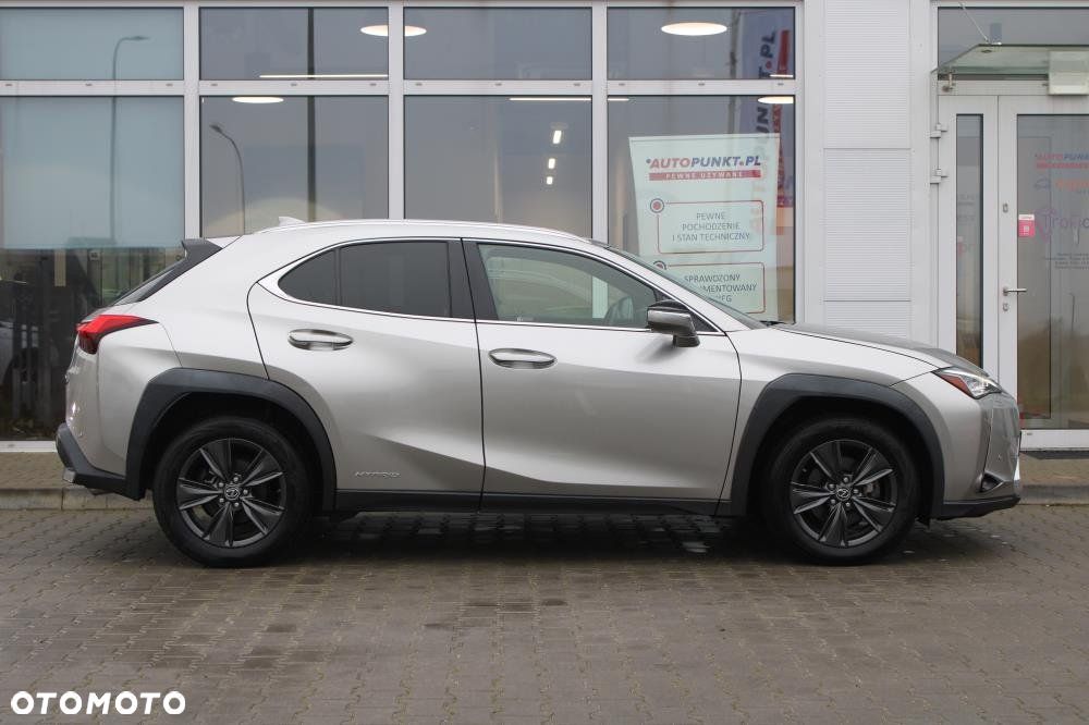 Lexus UX - 5