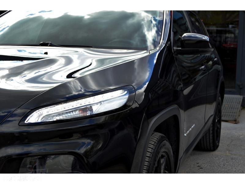 Jeep Cherokee - 8
