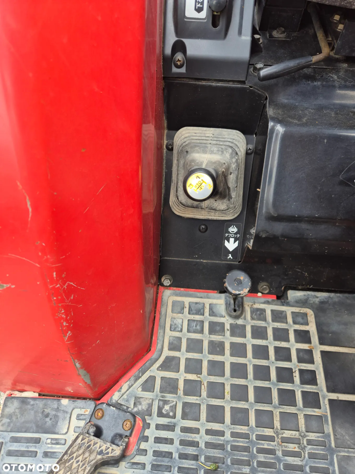 Mitsubishi MT 225 - 13