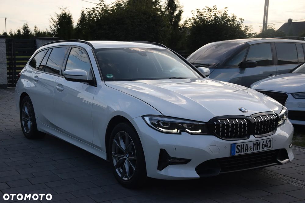 BMW Seria 3 320d xDrive Luxury Line Purity sport - 18