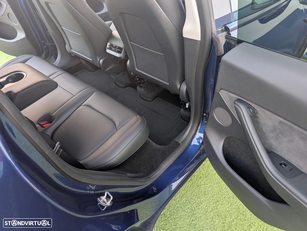 Tesla Model Y Long Range Dual Motor AWD - 12