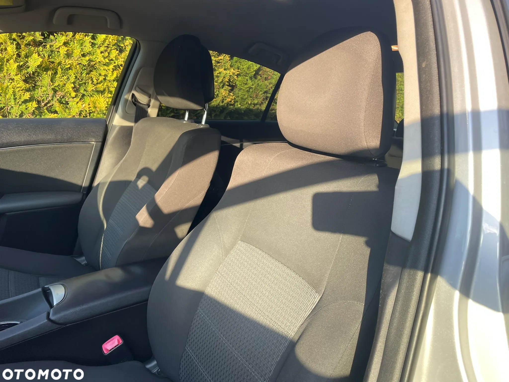 Toyota Avensis 1.8 Premium - 9