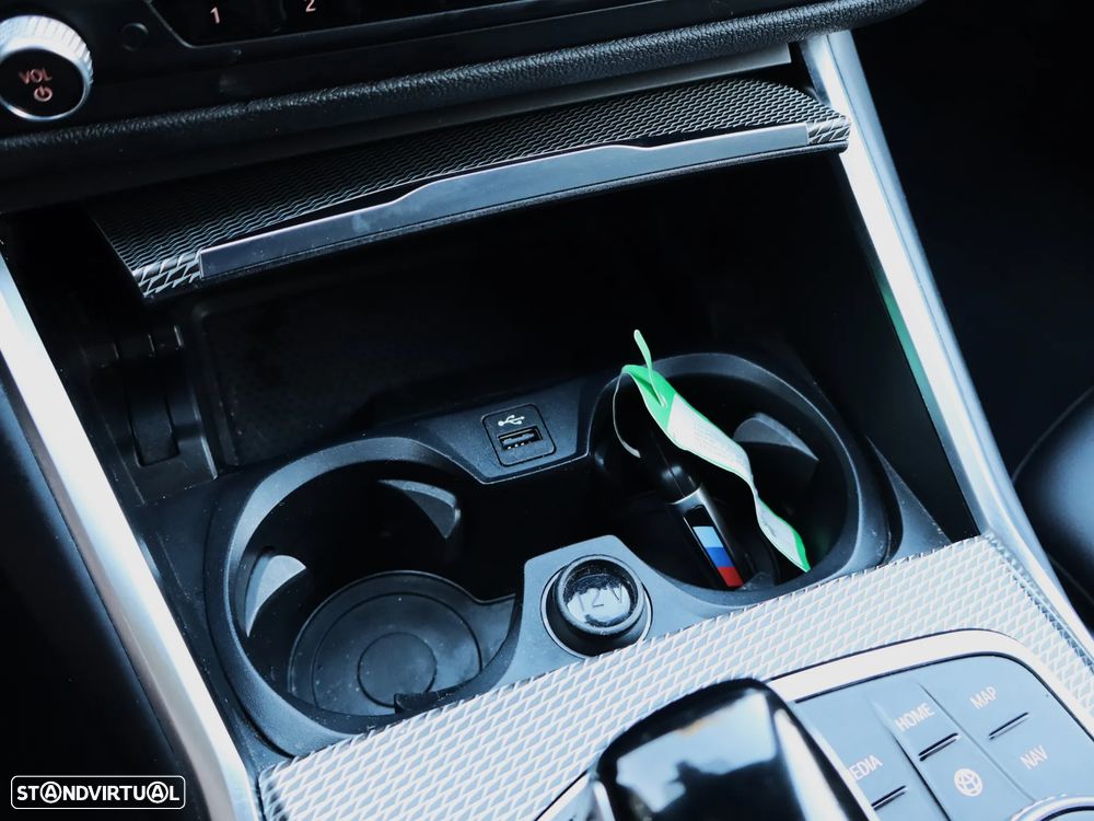 BMW 330 e Pack M Auto - 36