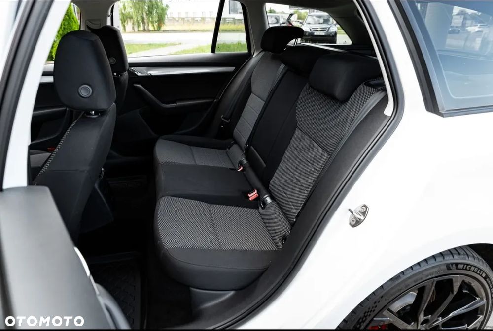 Skoda Octavia 2.0 TDI 4x4 Style DSG - 27