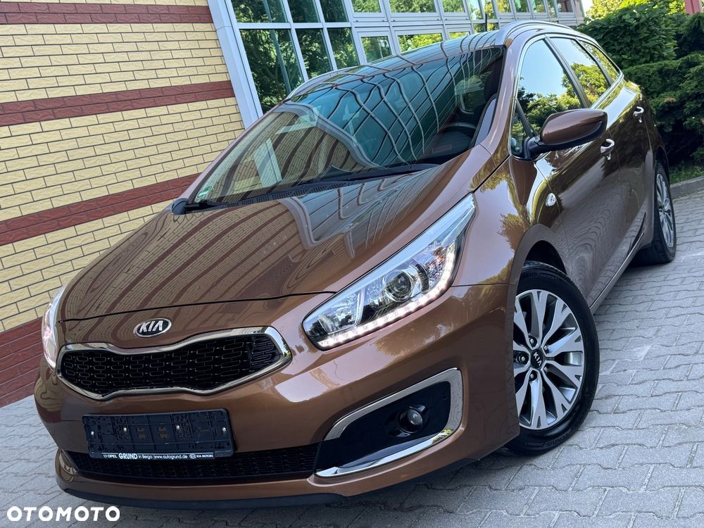 Kia Ceed 1.6 CRDi 136 ISG Dream-Team Edition - 1