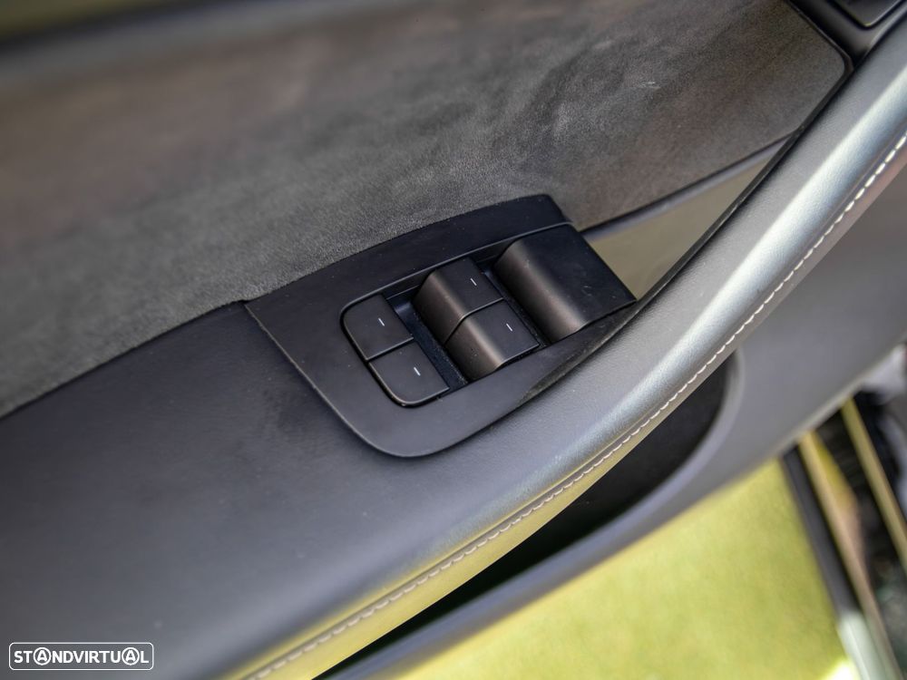 Tesla Model Y Long Range Tração Integral - 31