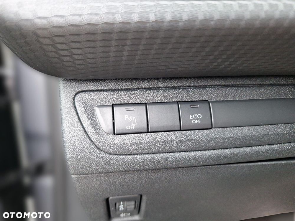 Peugeot 2008 1.2 Pure Tech Allure S&S - 25