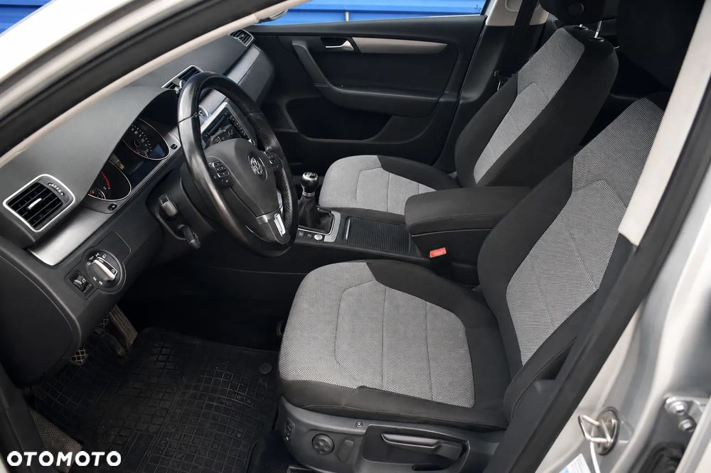 Volkswagen Passat 2.0 TDI DPF Comfortline - 11