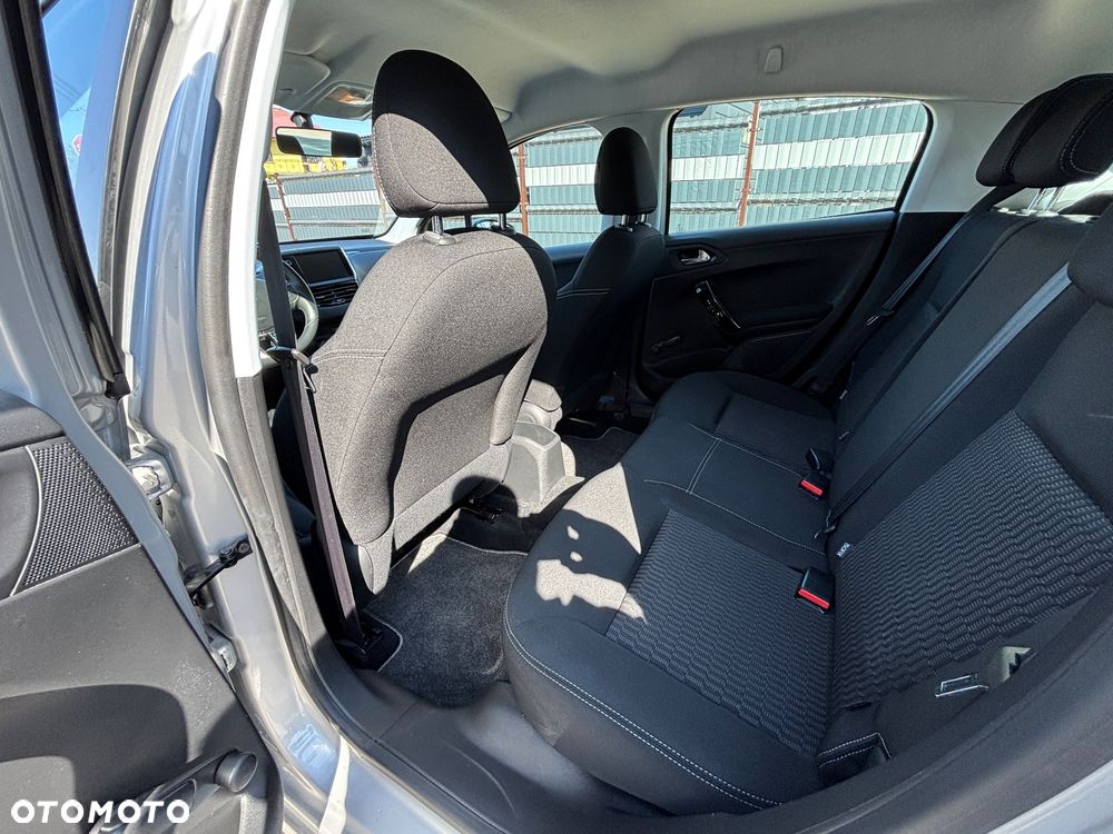 Peugeot 208 1.2 PureTech Active - 17