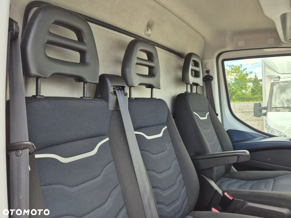 Iveco Daily 35S14 Hi-Matic, kontener 8PAL, pneumatyka, klimatyzacja - 16