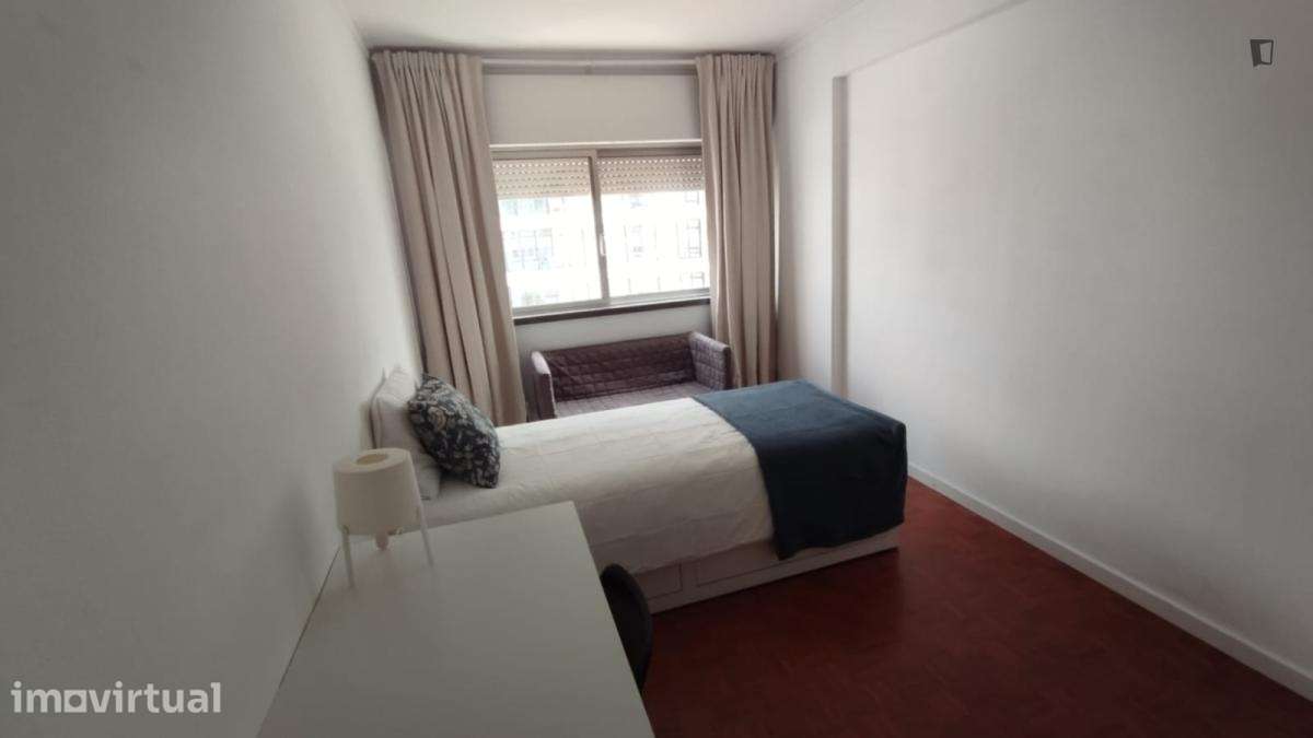 Quarto - localizado em Linda-a-Velha Lisbon - Grande imagem: 2/7