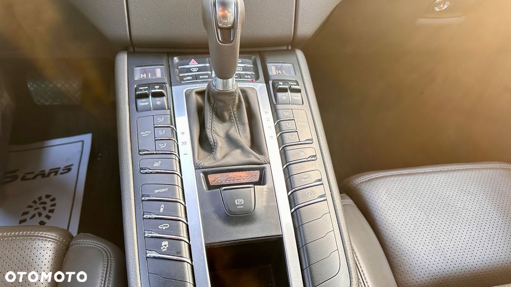 Porsche Macan - 33