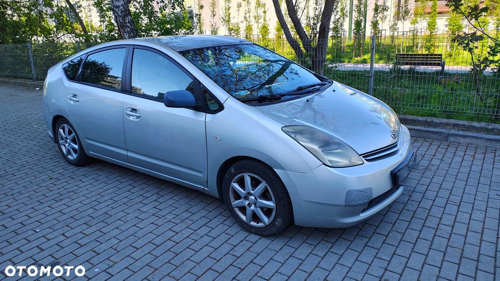 Toyota Prius - 4