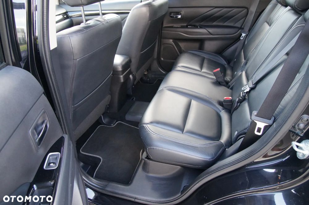 Mitsubishi Outlander Instyle NAVI + - 10