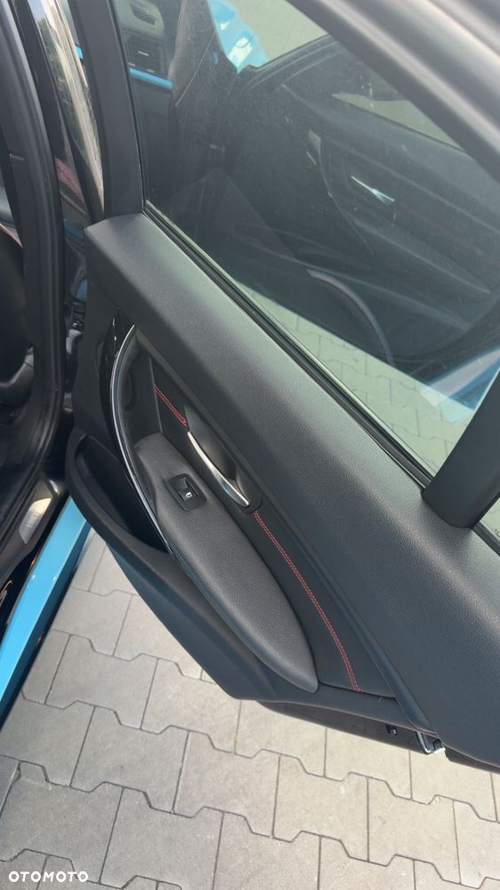 BMW Seria 3 328i Sport Line - 25