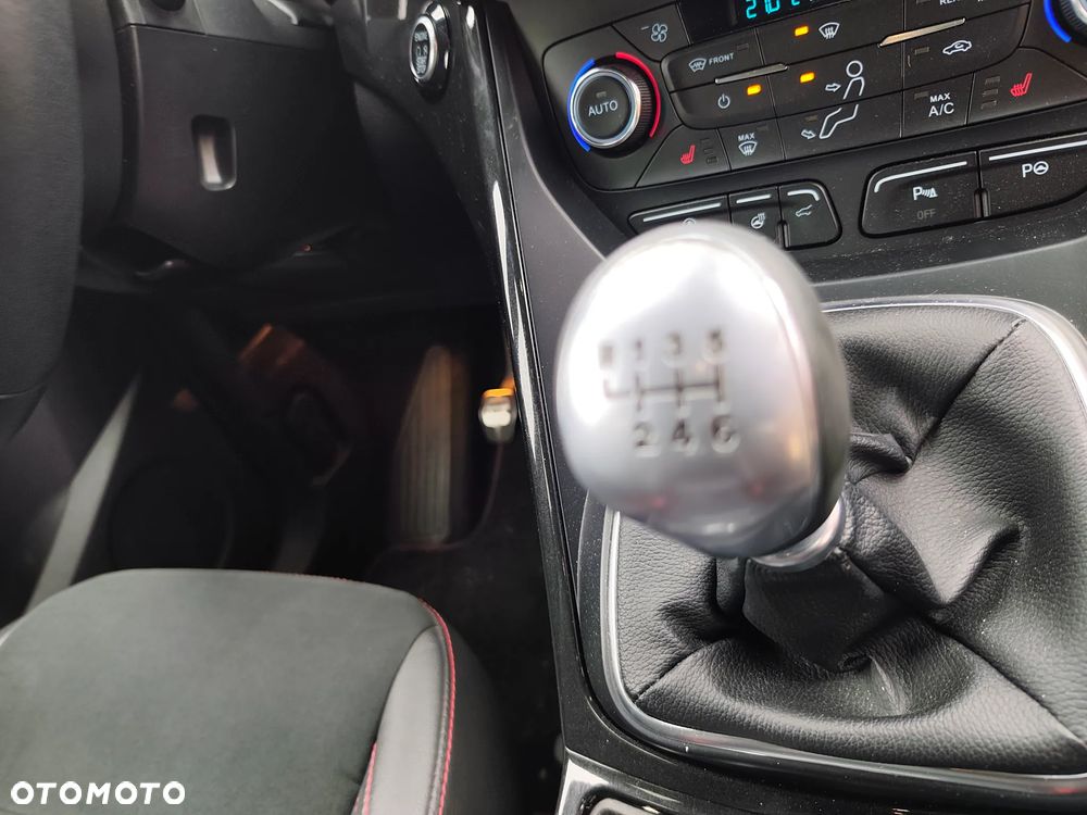 Ford Kuga 1.5 EcoBoost 2x4 ST-Line - 24