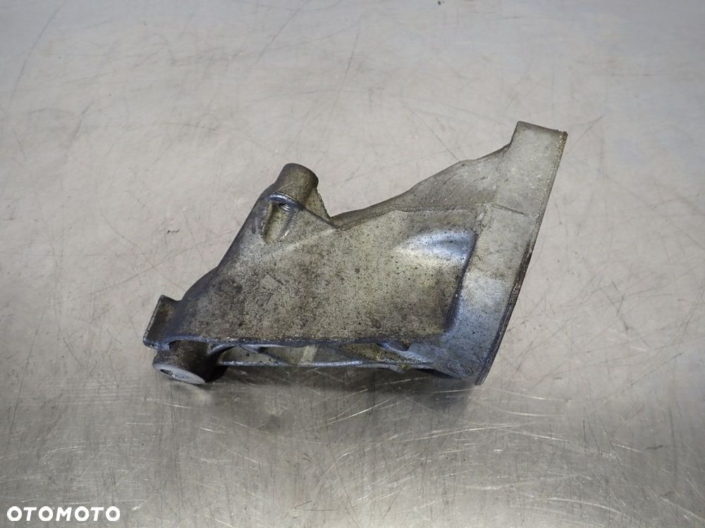 ŁAPA SILNIKA MERCEDES W211 E220     A6112230704 - 2