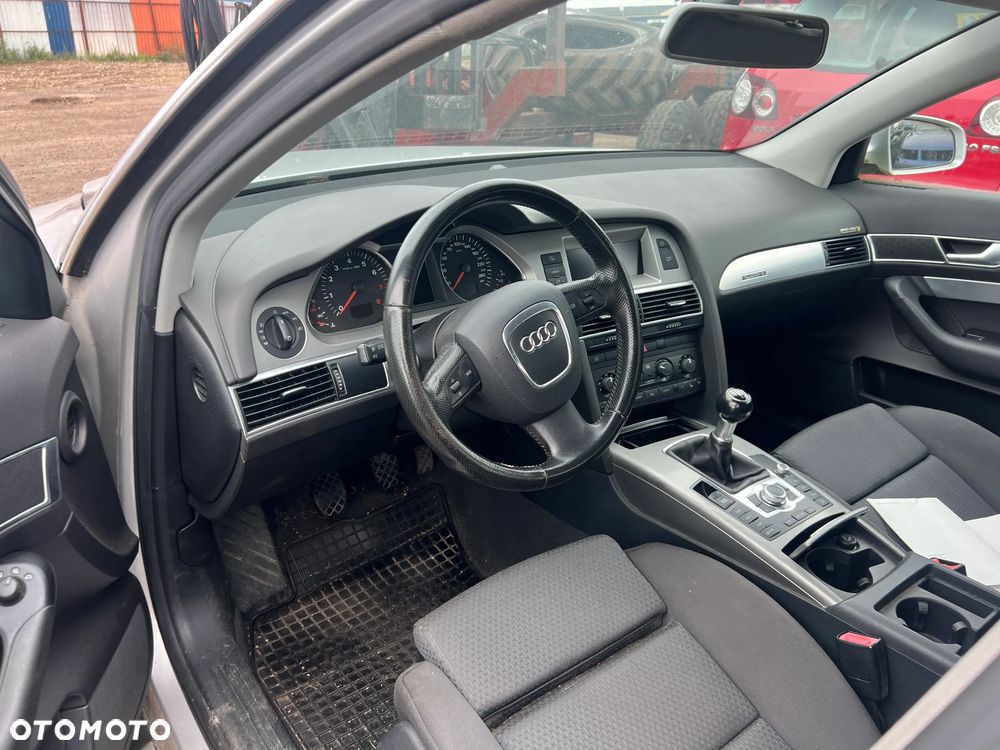 DESKA KONSOLA KOKPIT PODUSZKA PASY AUDI A6 C6 - 1