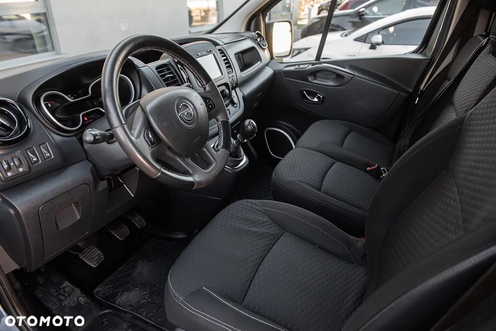 Opel Vivaro - 11