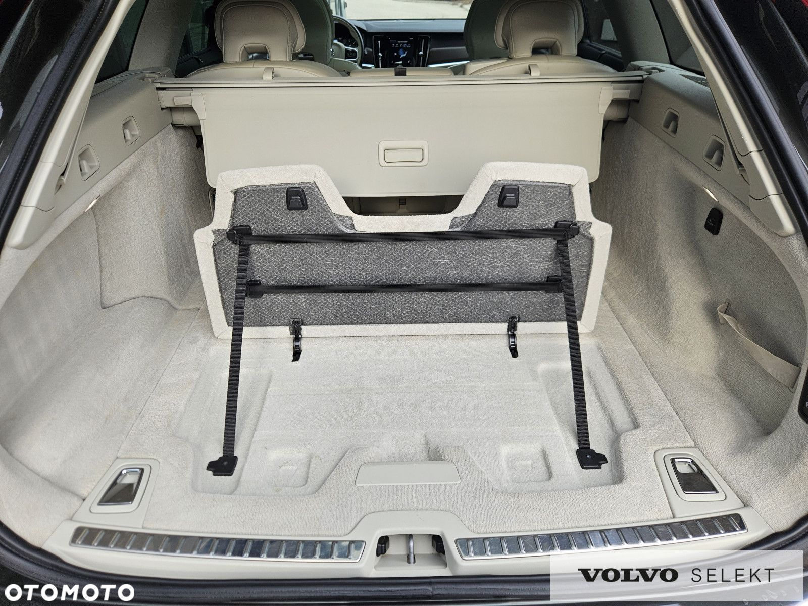 Volvo V90 Cross Country - 36