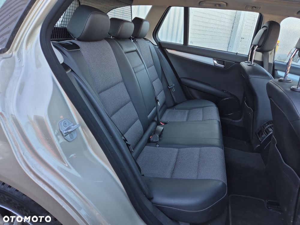 Mercedes-Benz Klasa C 250 CGI BlueEff Avantgarde - 19