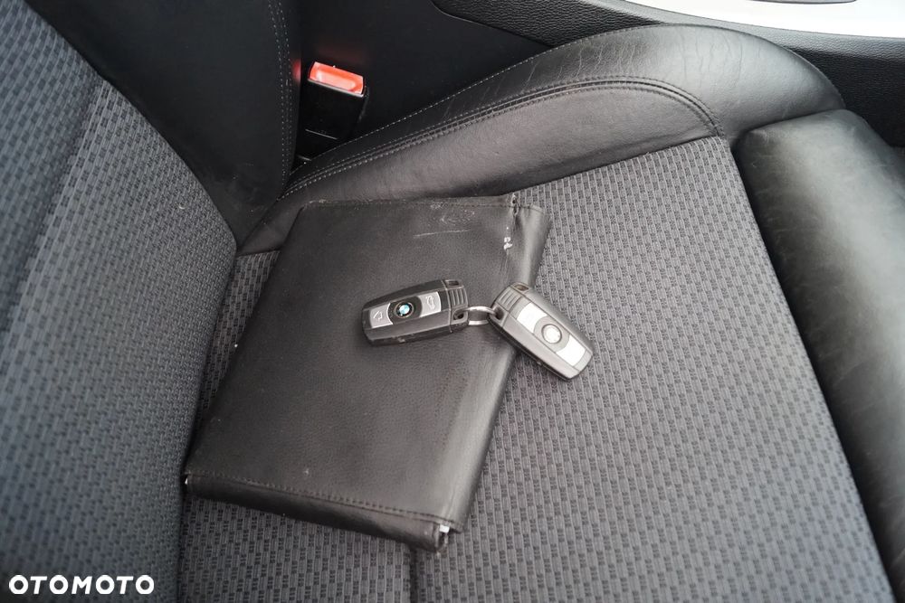 BMW Seria 3 325i - 30