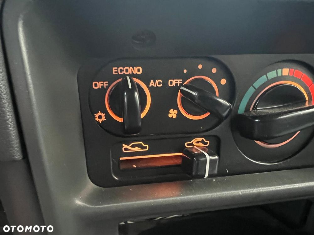 Mitsubishi Pajero - 11