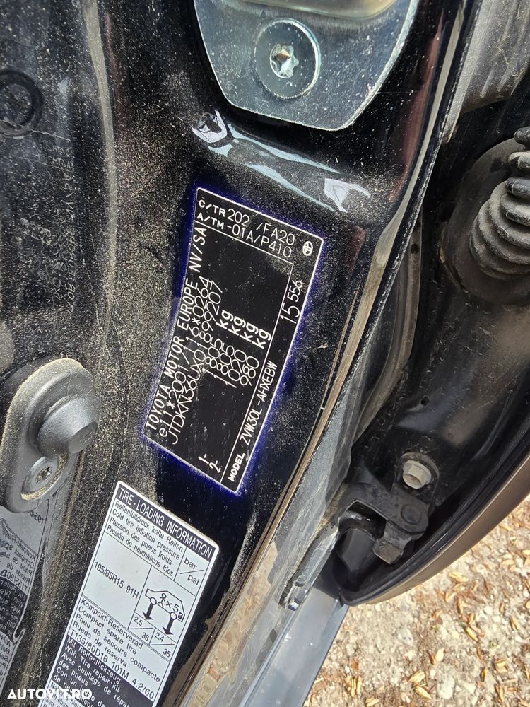 Toyota Prius (Hybrid) - 17