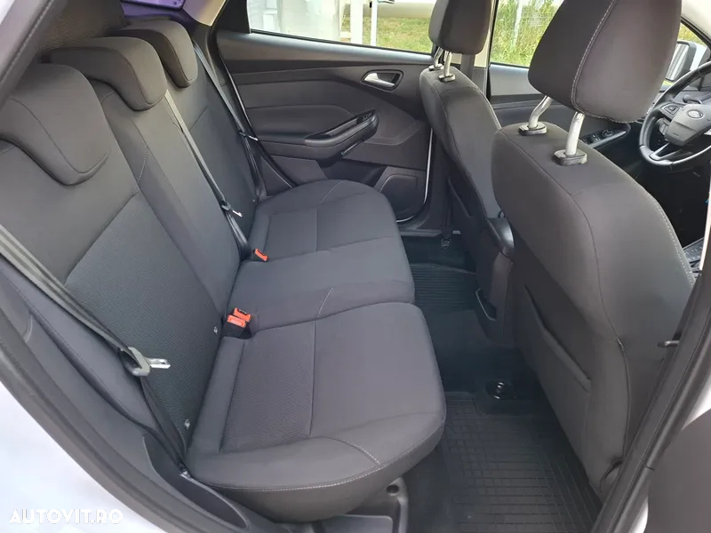 Ford Focus 2.0 TDCI Powershift Titanium - 30