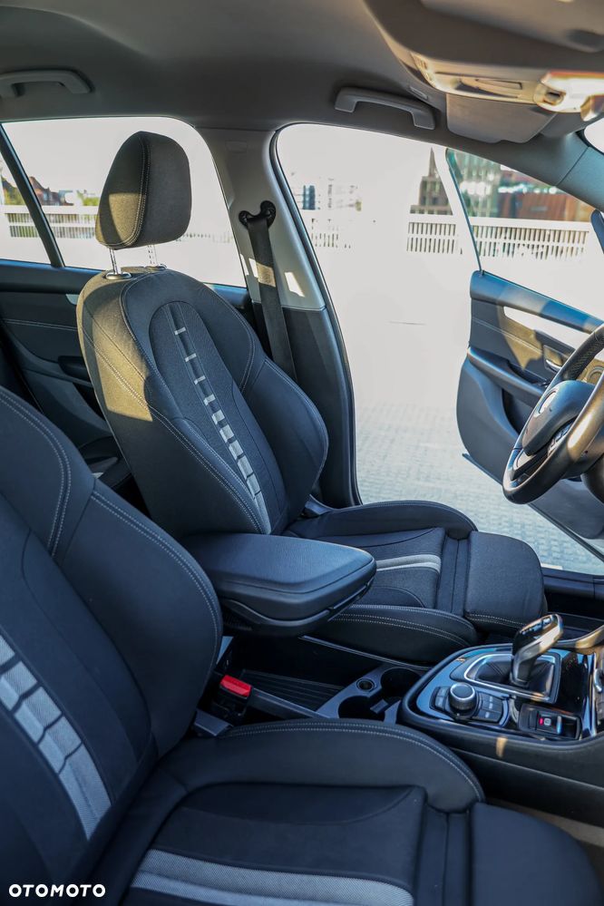 BMW Seria 2 218d - 9