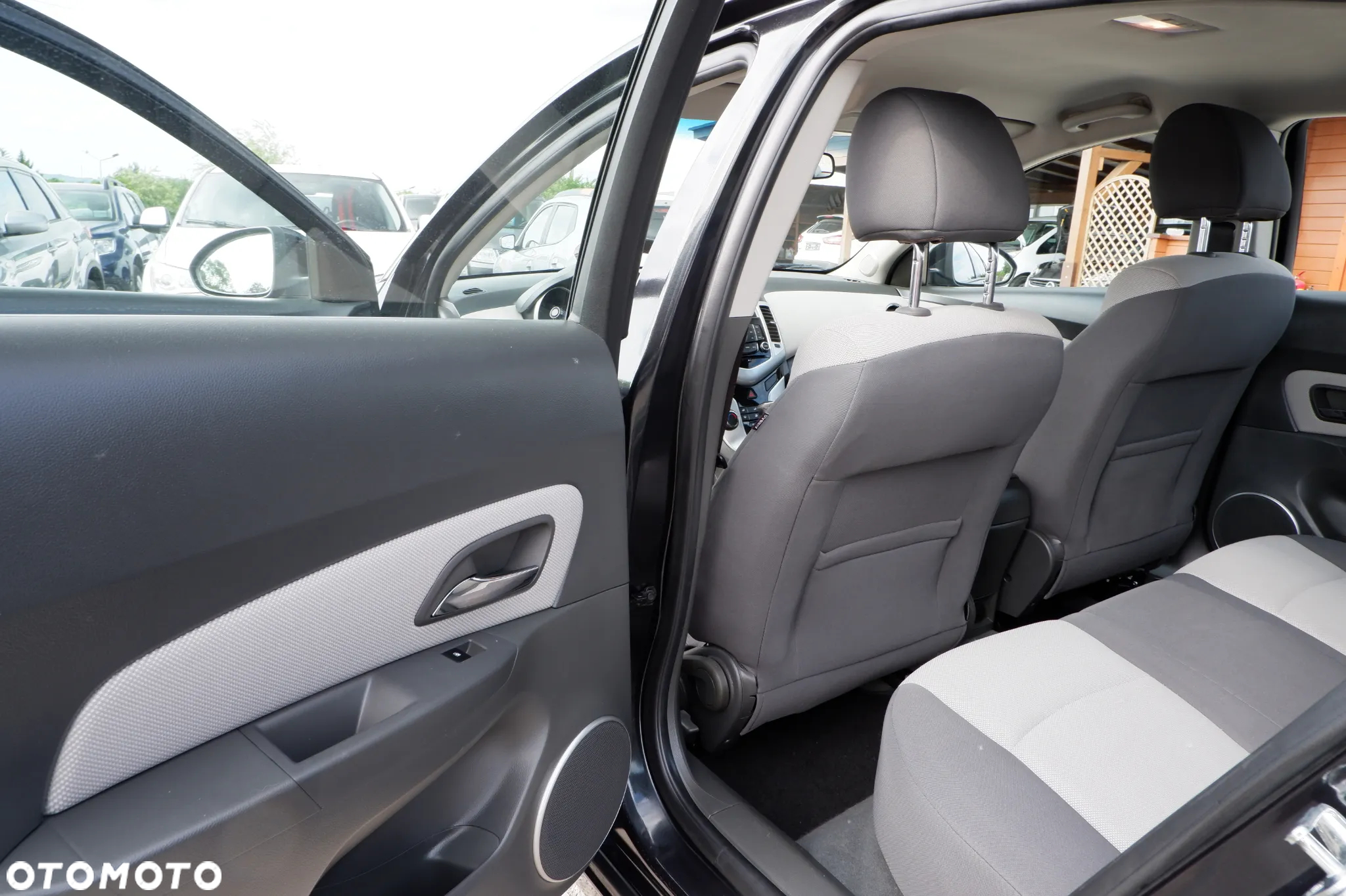 Chevrolet Cruze 1.6 LS - 29