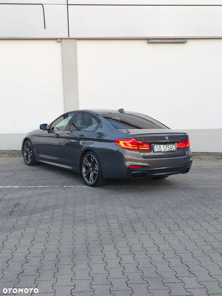 BMW Seria 5 M550i xDrive sport - 39