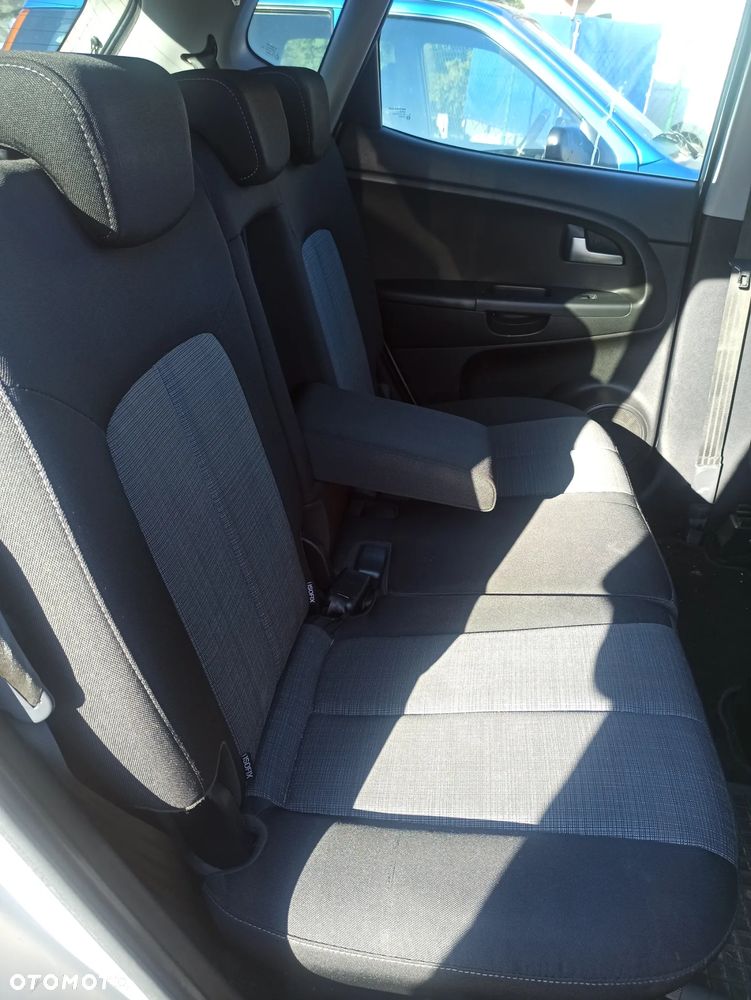 Kia Venga 1.6 L - 8