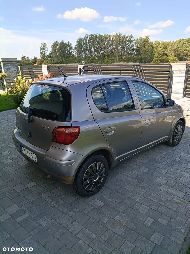 Toyota Yaris 1.0 Base - 4