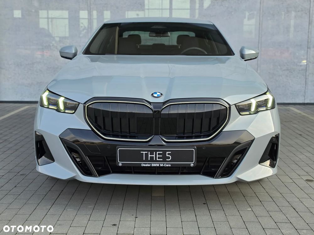 BMW Seria 5 520d mHEV - 12