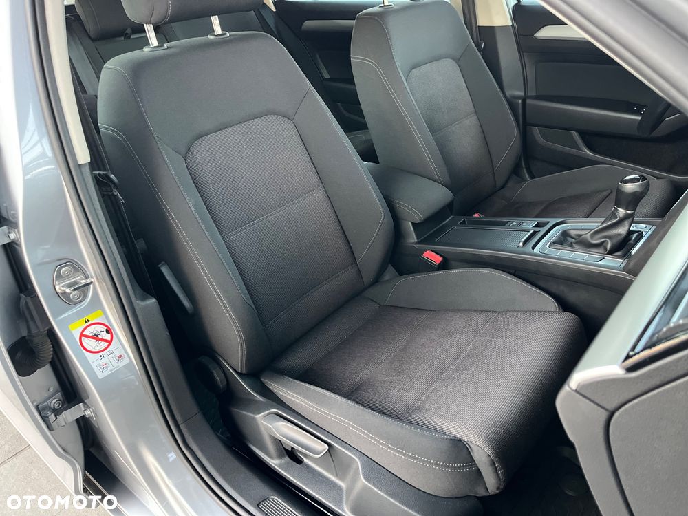 Volkswagen Passat 2.0 TDI SCR Comfortline - 32