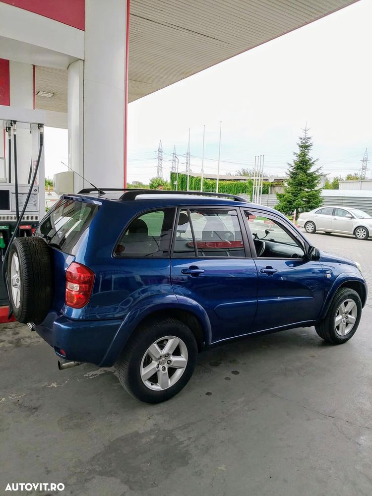 Toyota RAV4 D-4D 4x4 Sol - 2