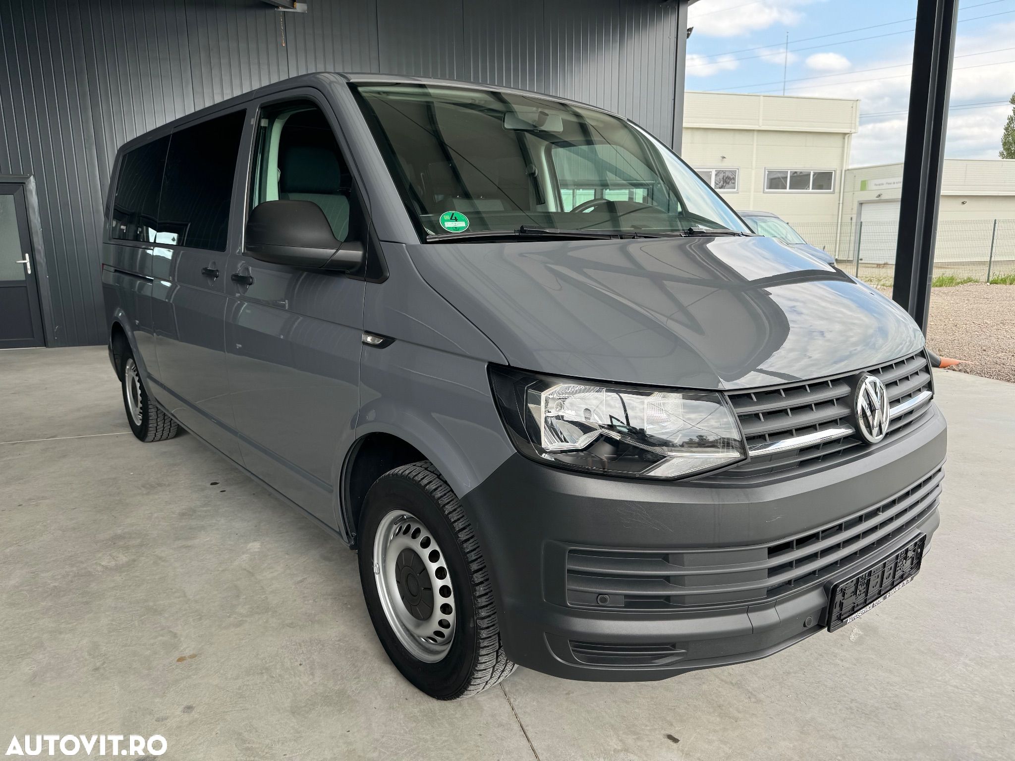 Volkswagen Transporter T6 DSG Lang - 1