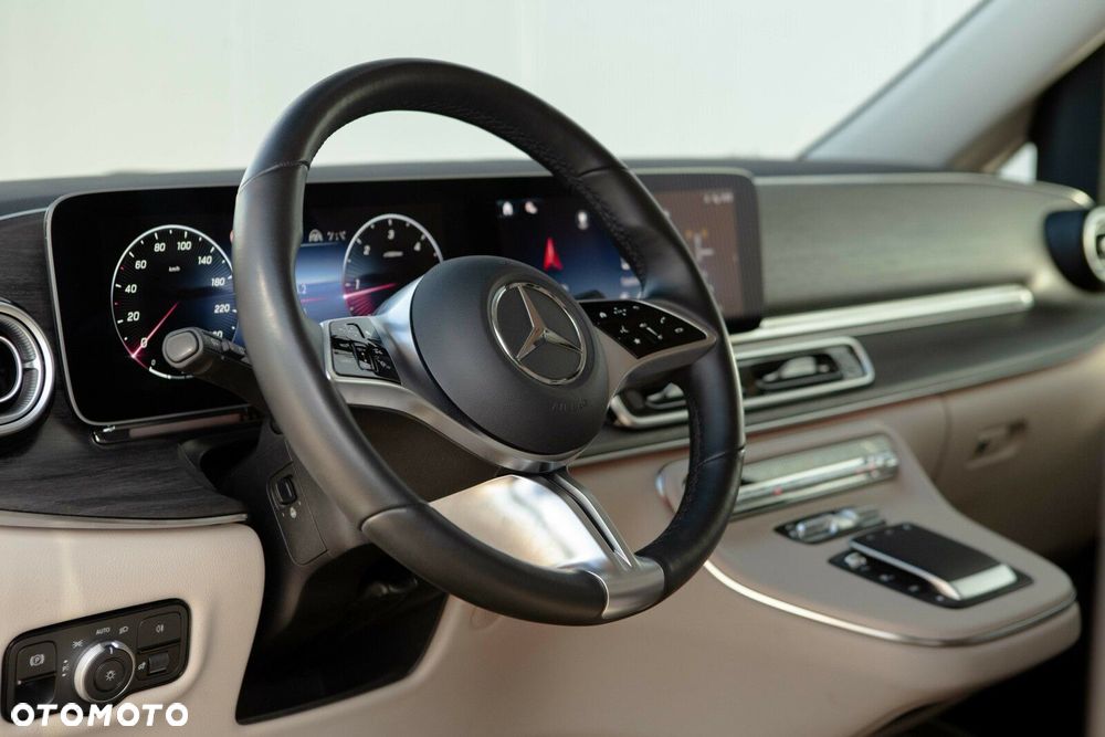 Mercedes-Benz Klasa V - 23