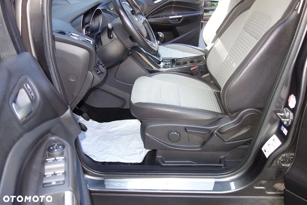 Ford Kuga 2.0 TDCi 4x4 Titanium - 29