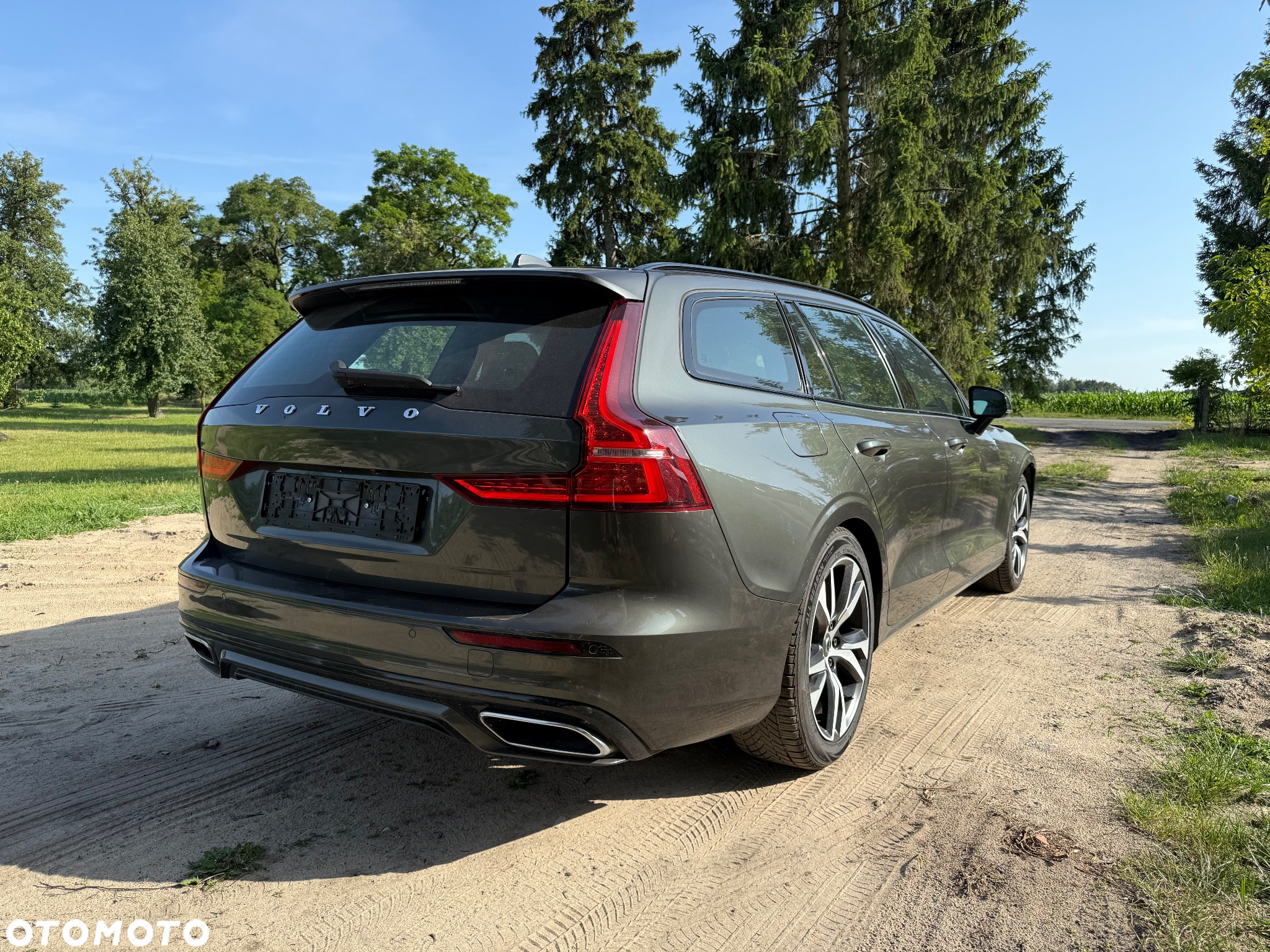 Volvo V60 D4 R-Design - 6