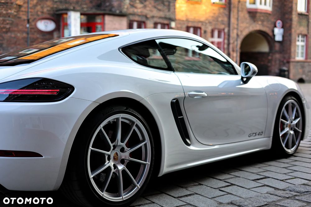 Porsche 718 Cayman GTS 4.0 - 12
