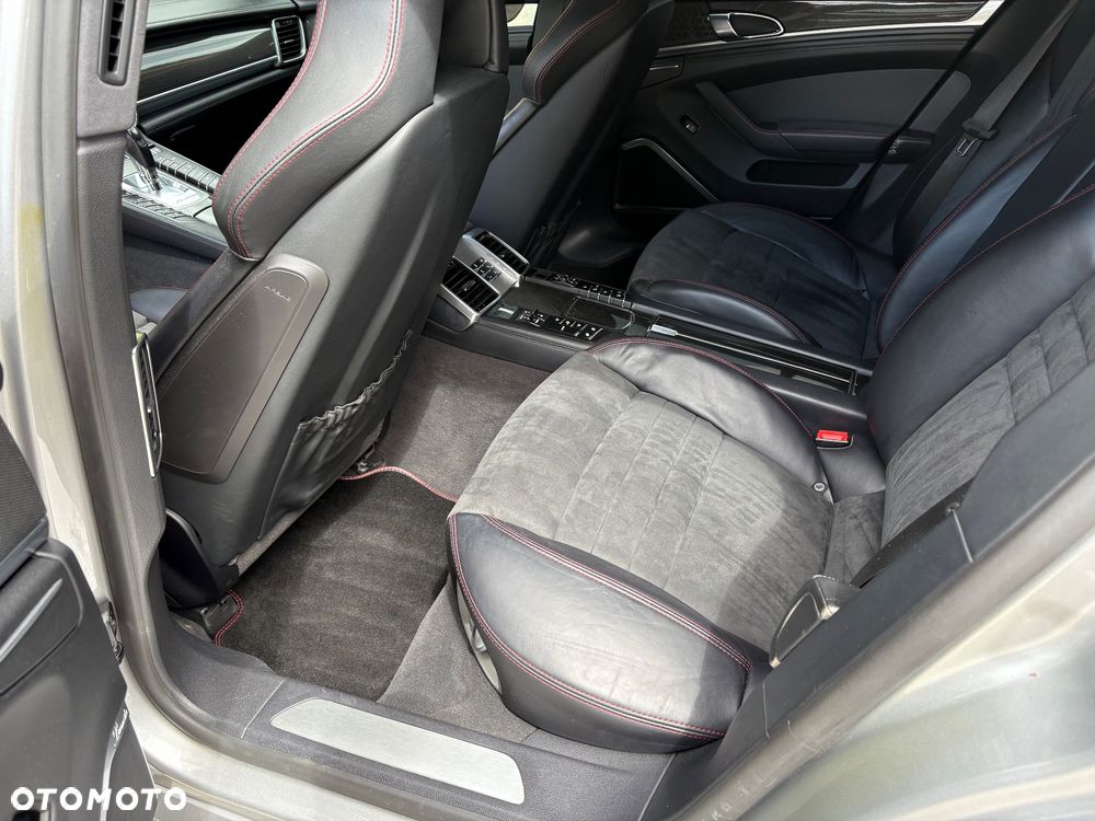Porsche Panamera 4S - 21