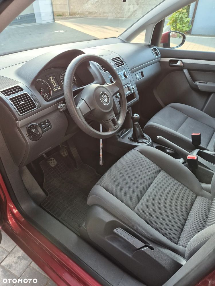 Volkswagen Touran - 11