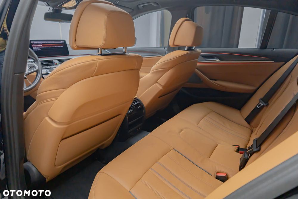 BMW Seria 5 540i xDrive mHEV M Sport sport - 39