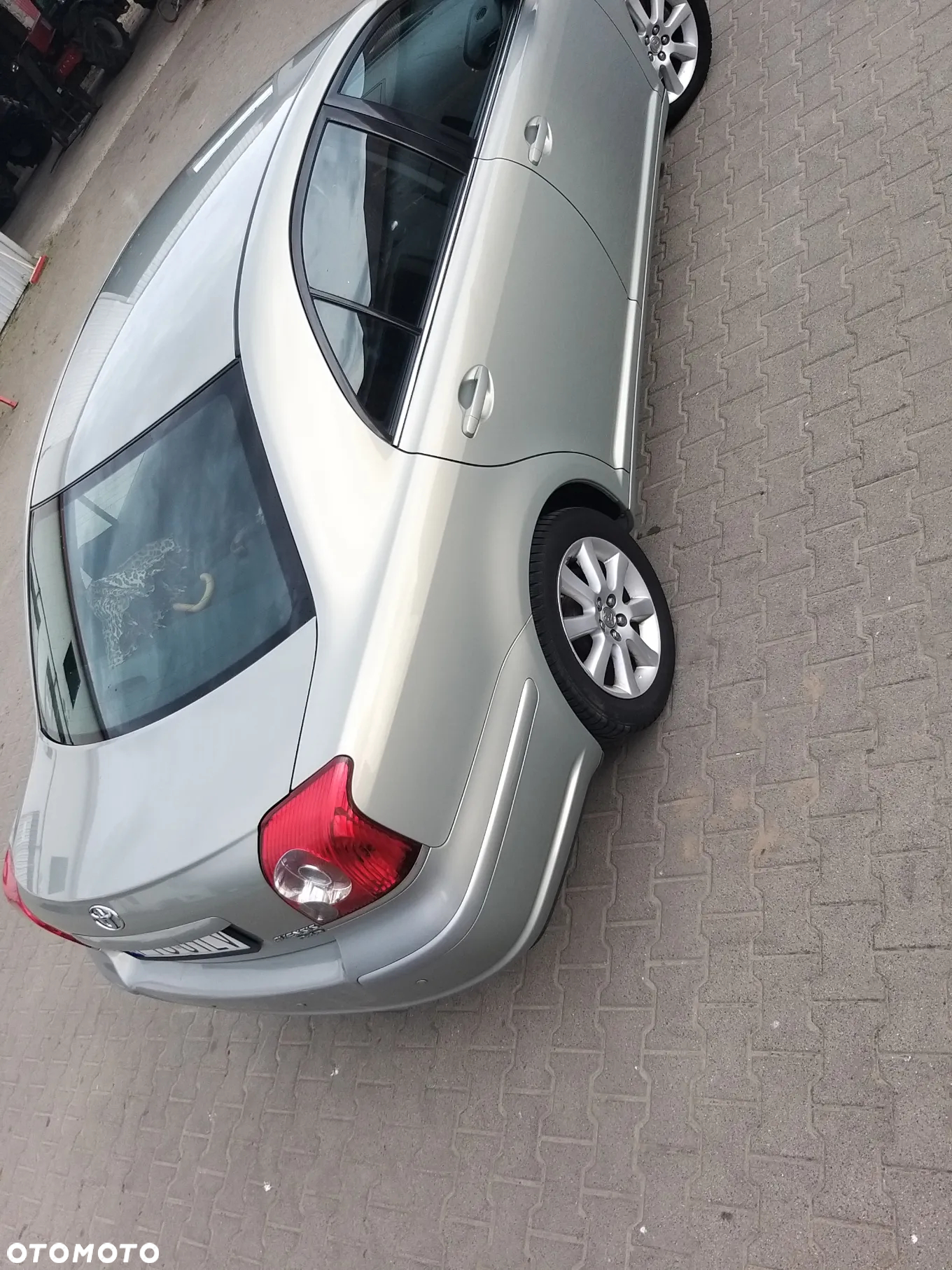 Toyota Avensis - 5