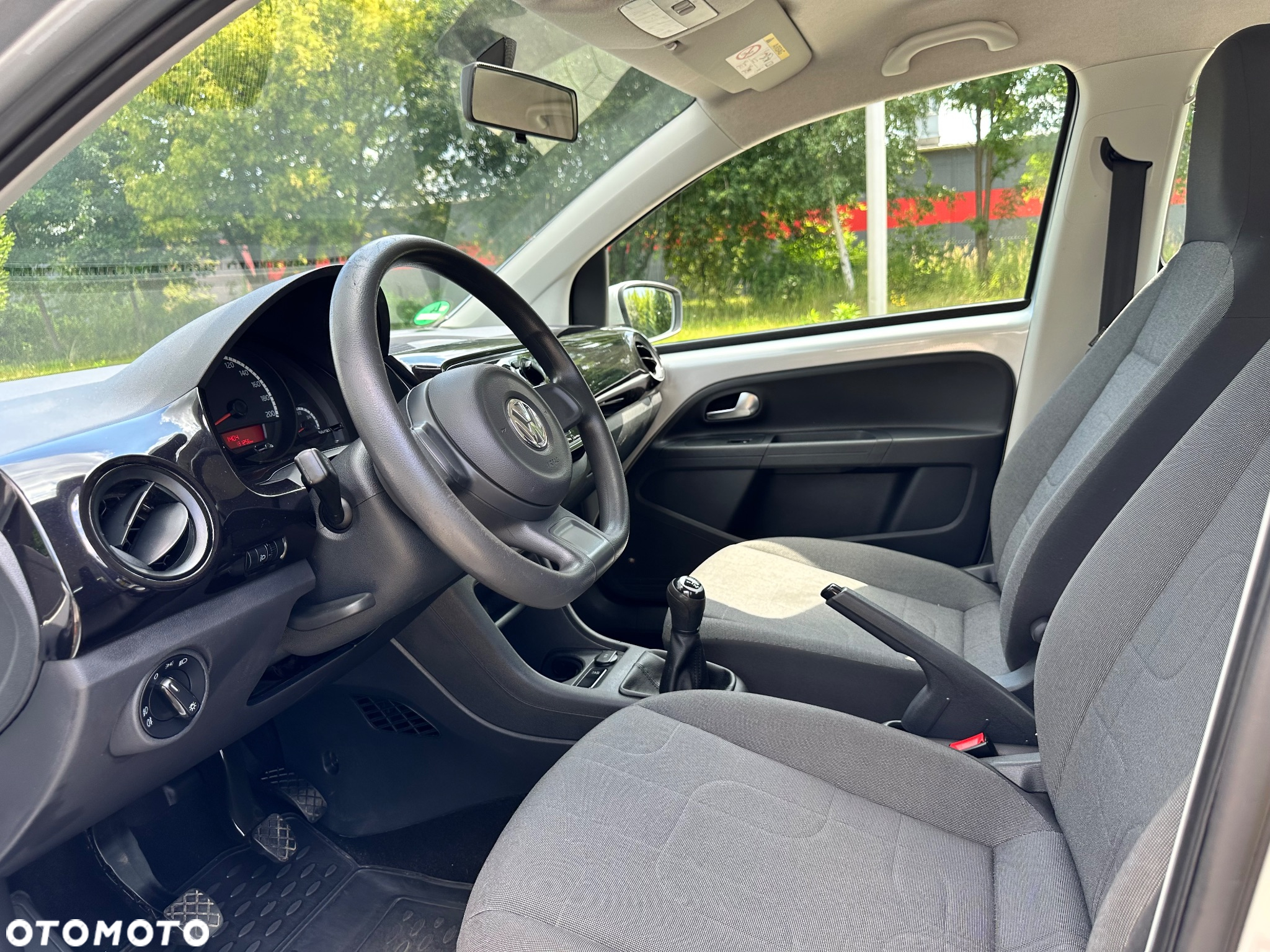 Volkswagen up! 1.0 high - 9